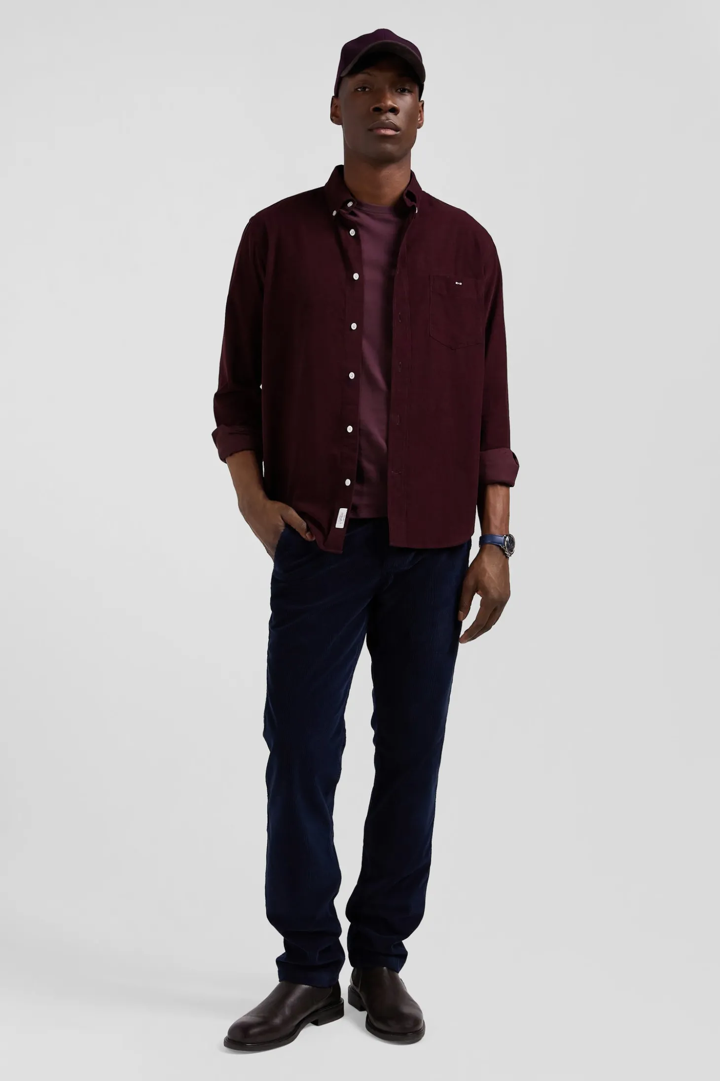 Regular plain burgundy cotton shirt with button-down collar and chest pocket