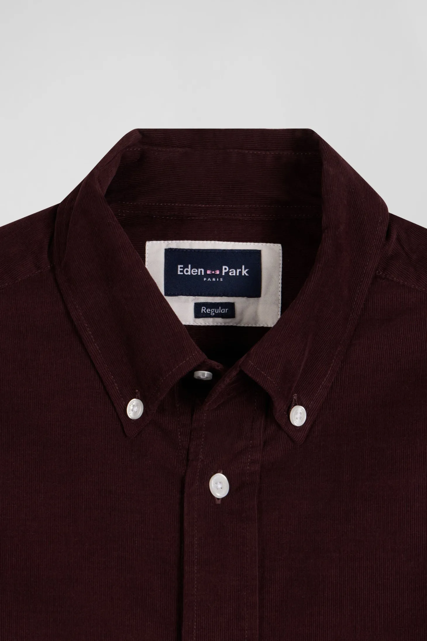 Regular plain burgundy cotton shirt with button-down collar and chest pocket