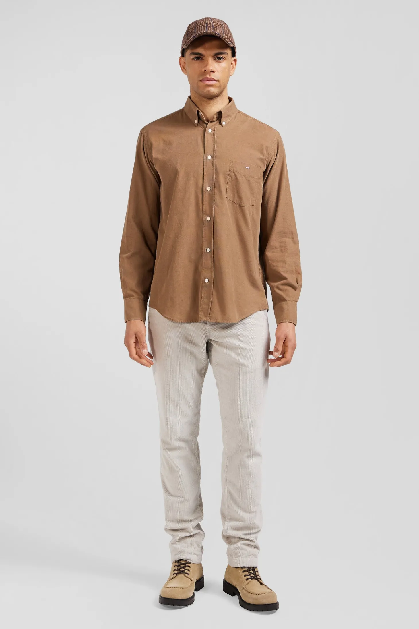 Regular plain camel cotton shirt with button-down collar and chest pocket