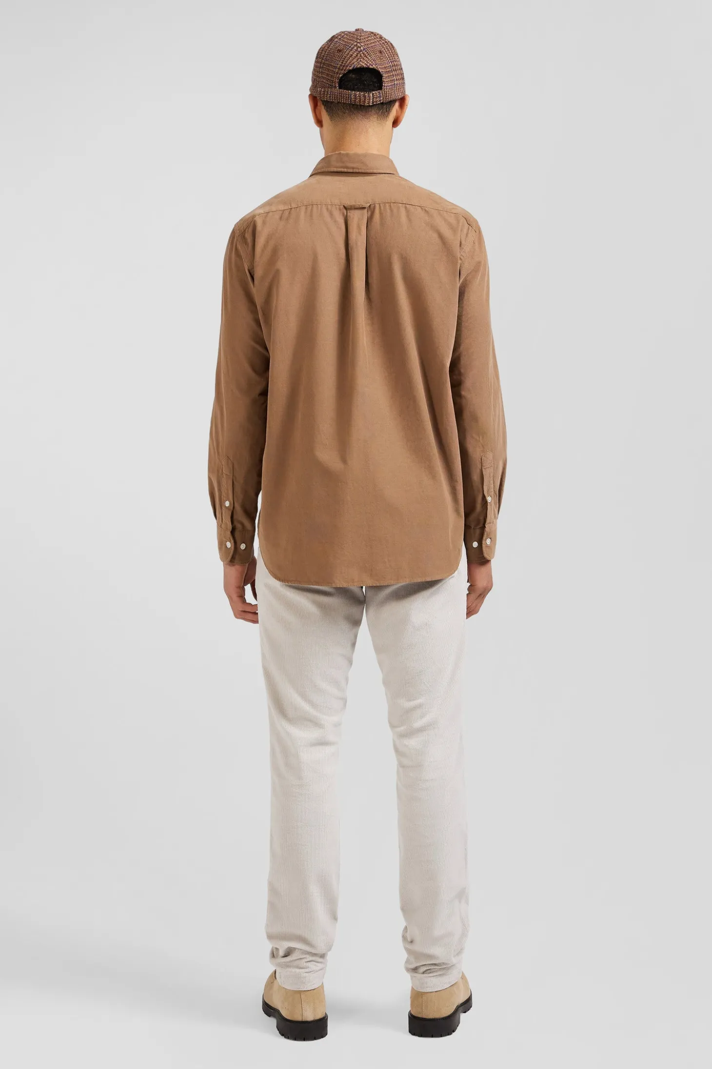 Regular plain camel cotton shirt with button-down collar and chest pocket