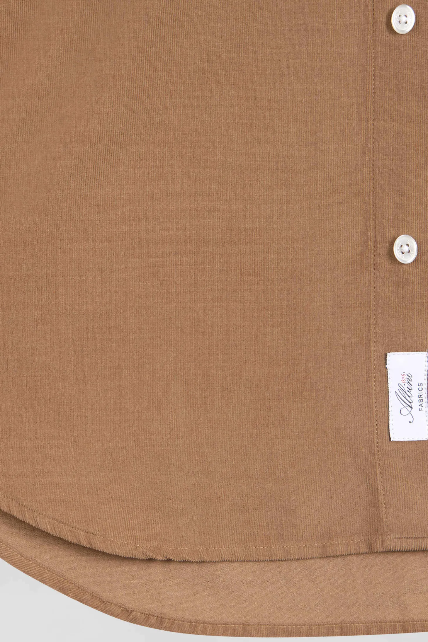 Regular plain camel cotton shirt with button-down collar and chest pocket