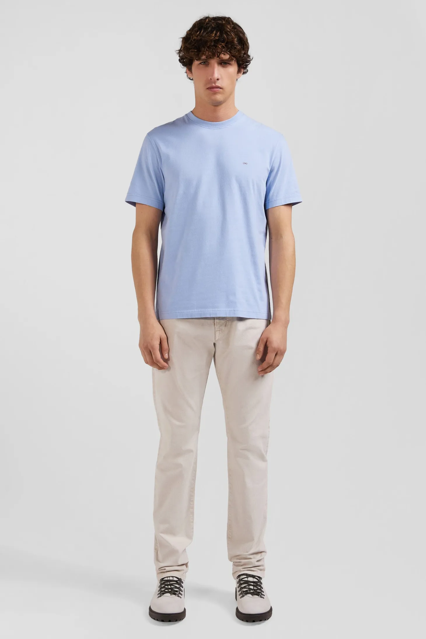 Regular sky blue short-sleeved cotton T-shirt with back patch