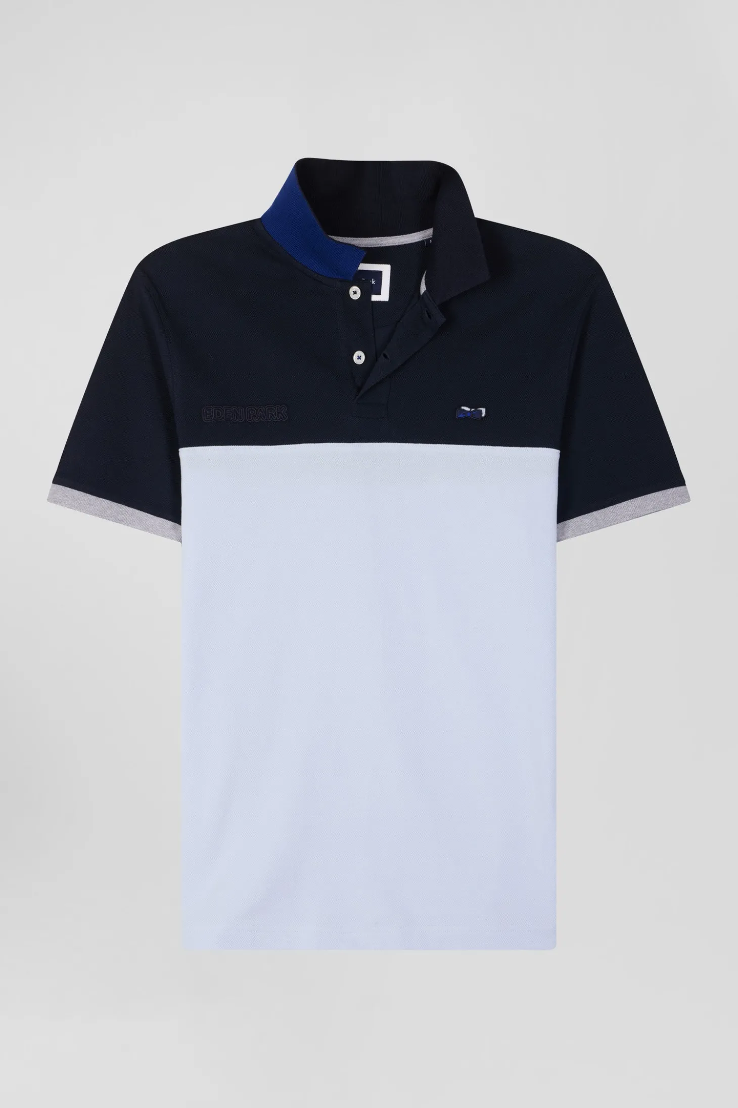 Regular sky blue short-sleeved cotton piqué polo shirt with bow tie embroidery and contrasting details