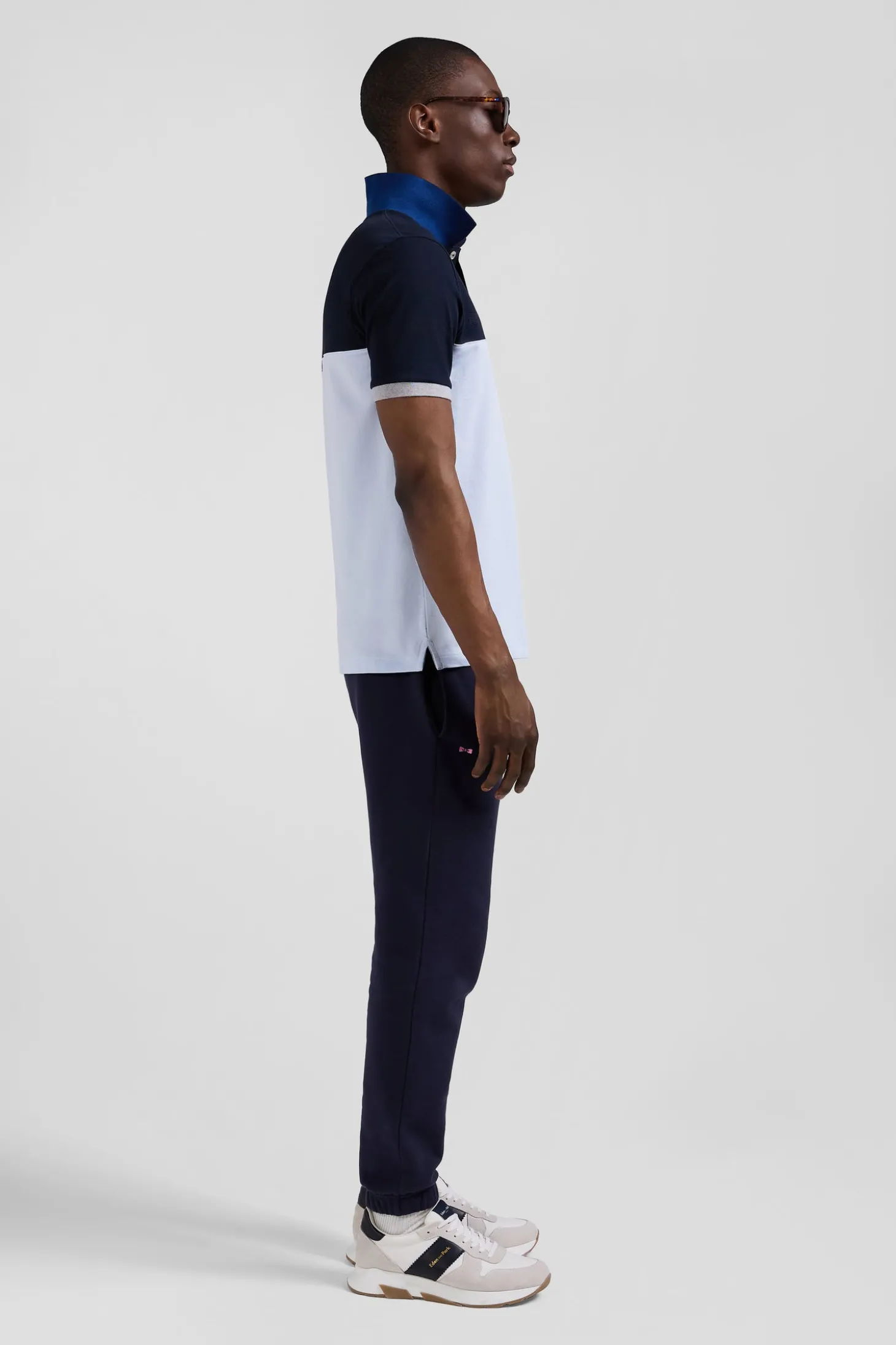 Regular sky blue short-sleeved cotton piqué polo shirt with bow tie embroidery and contrasting details