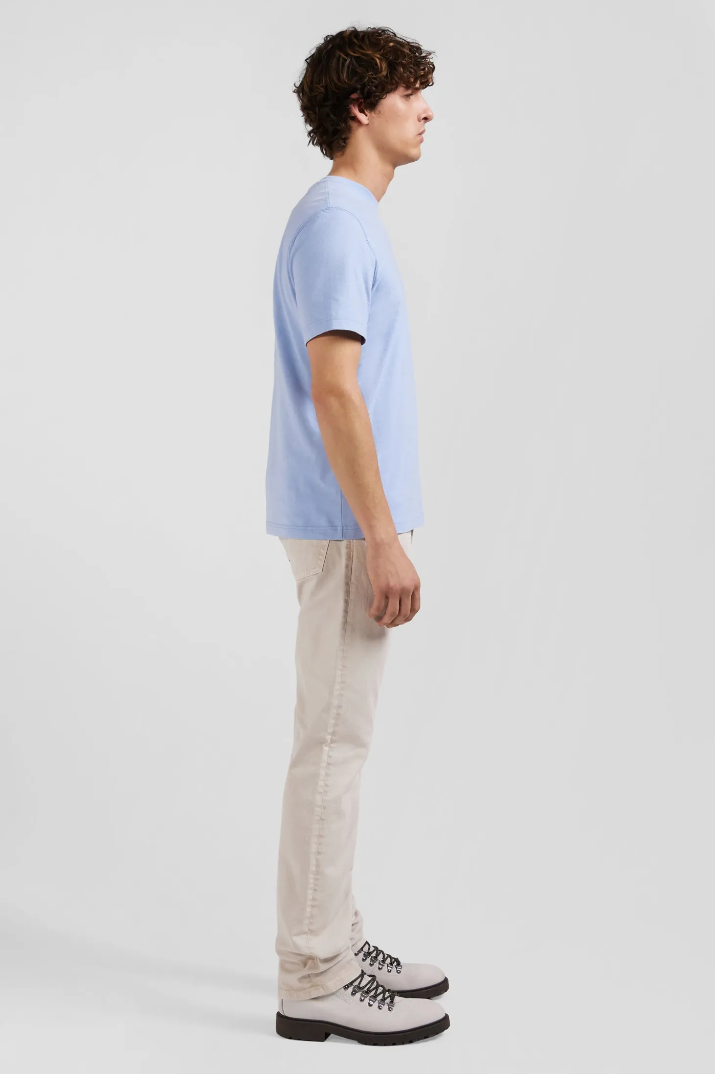 Regular sky blue short-sleeved cotton T-shirt with back patch
