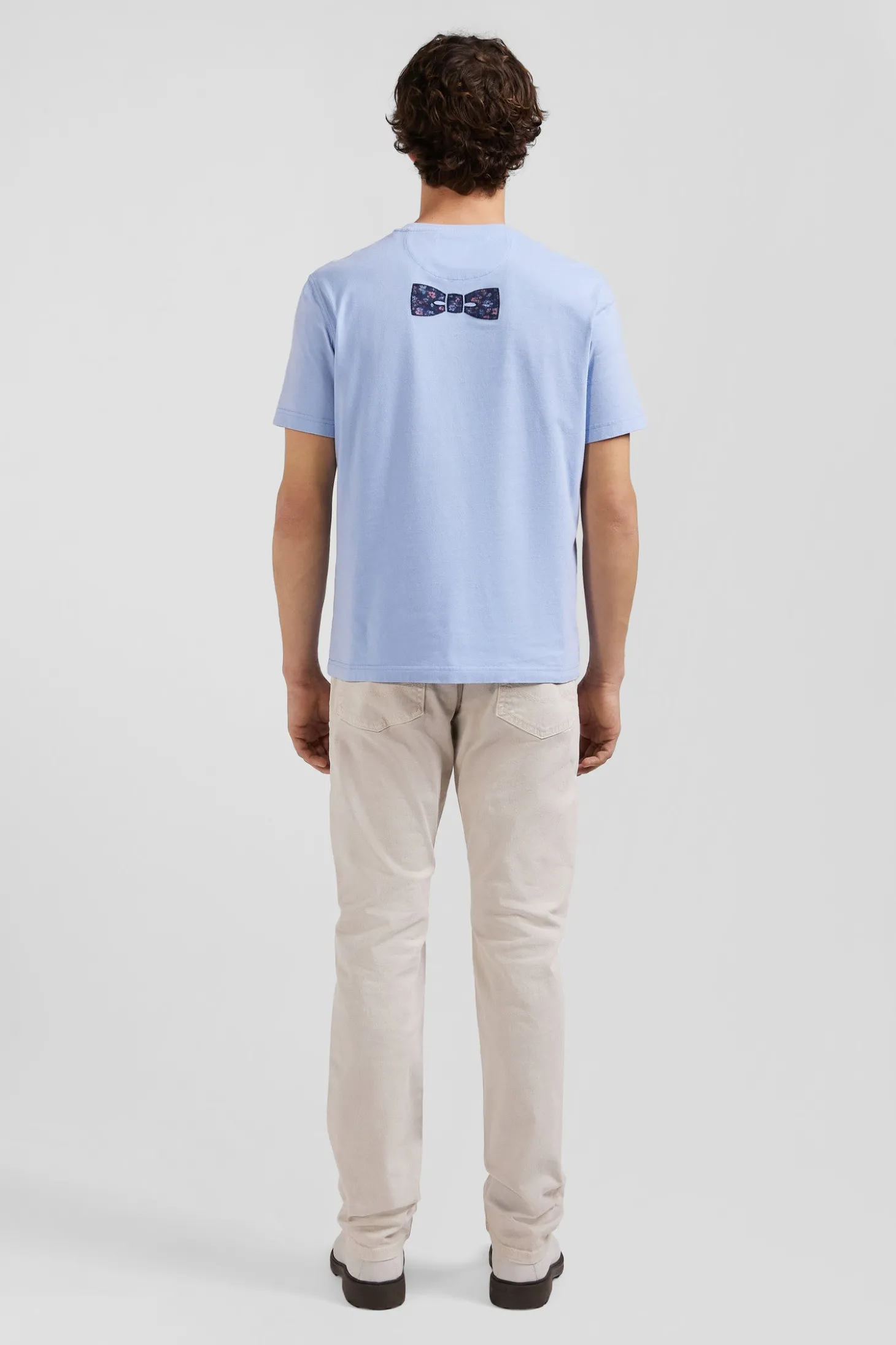 Regular sky blue short-sleeved cotton T-shirt with back patch