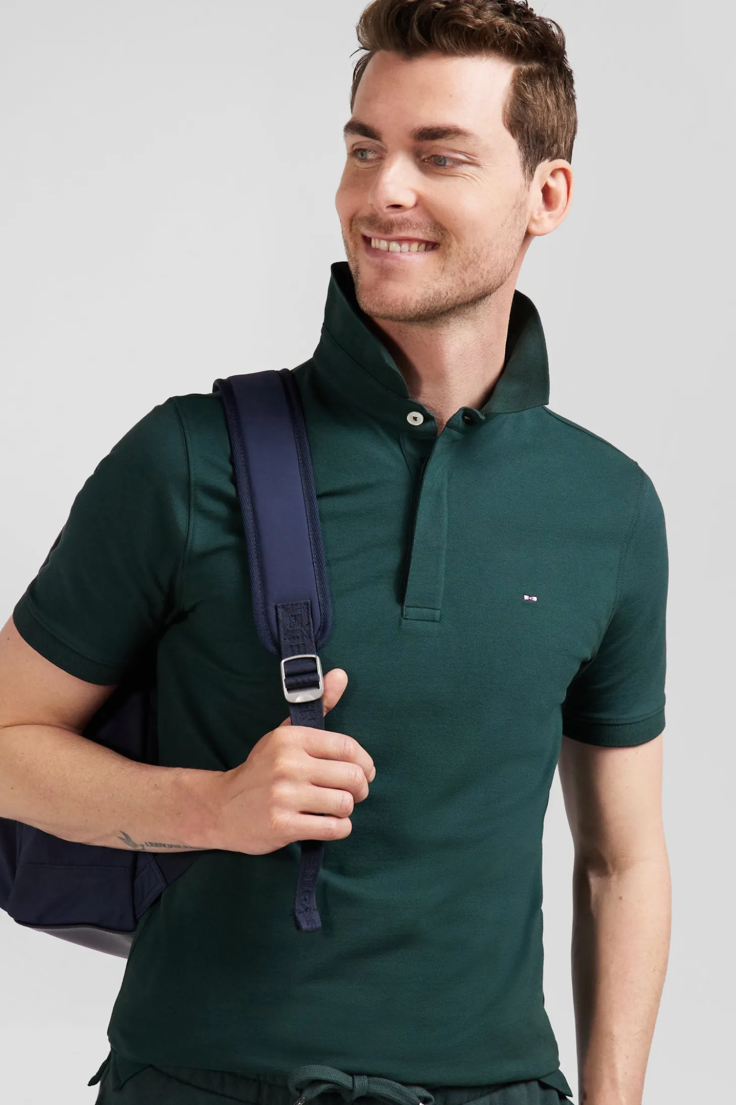 Slim green short-sleeved cotton piqué polo shirt