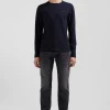 Slim navy blue long-sleeved cotton T-shirt